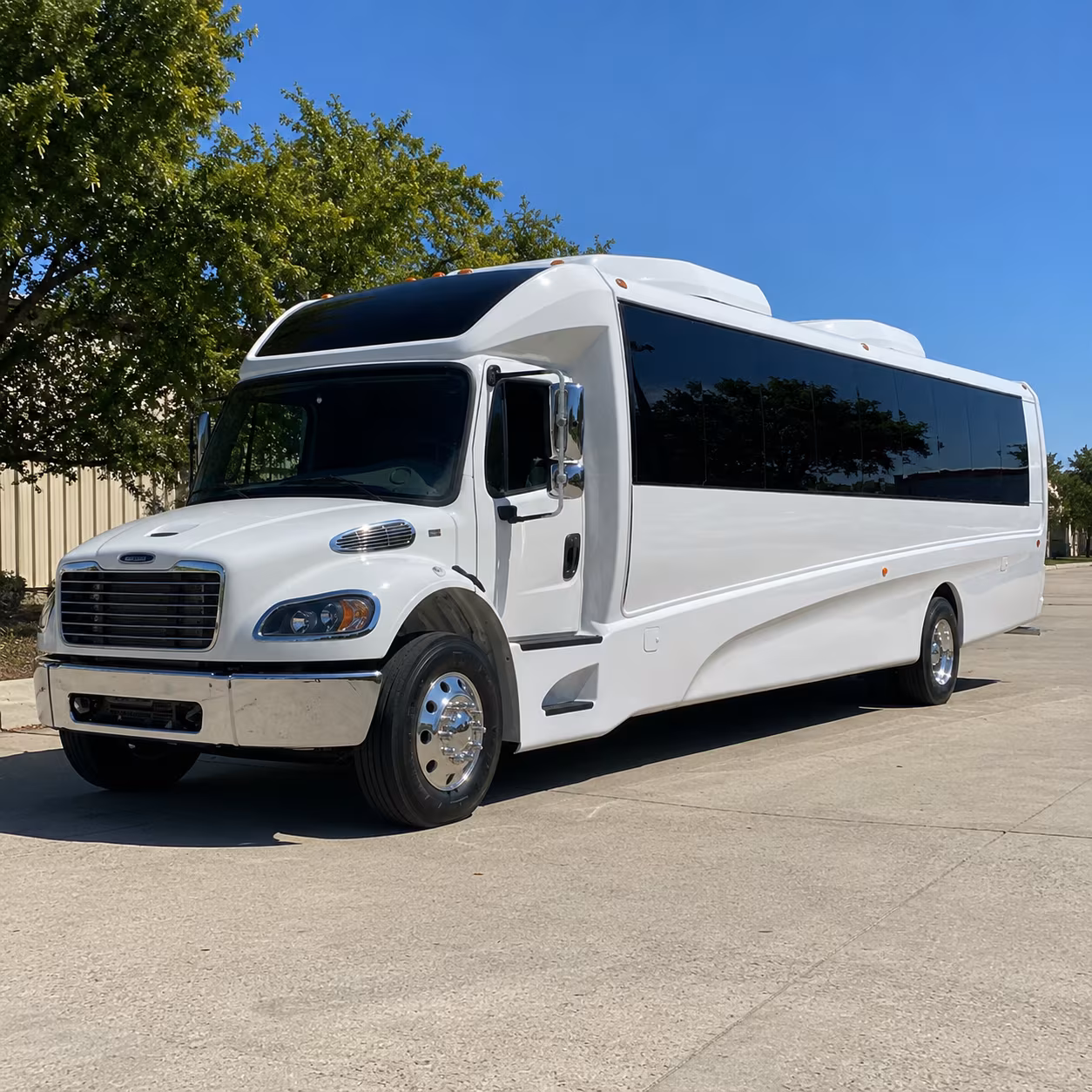 stamford 28 passenger minibus
